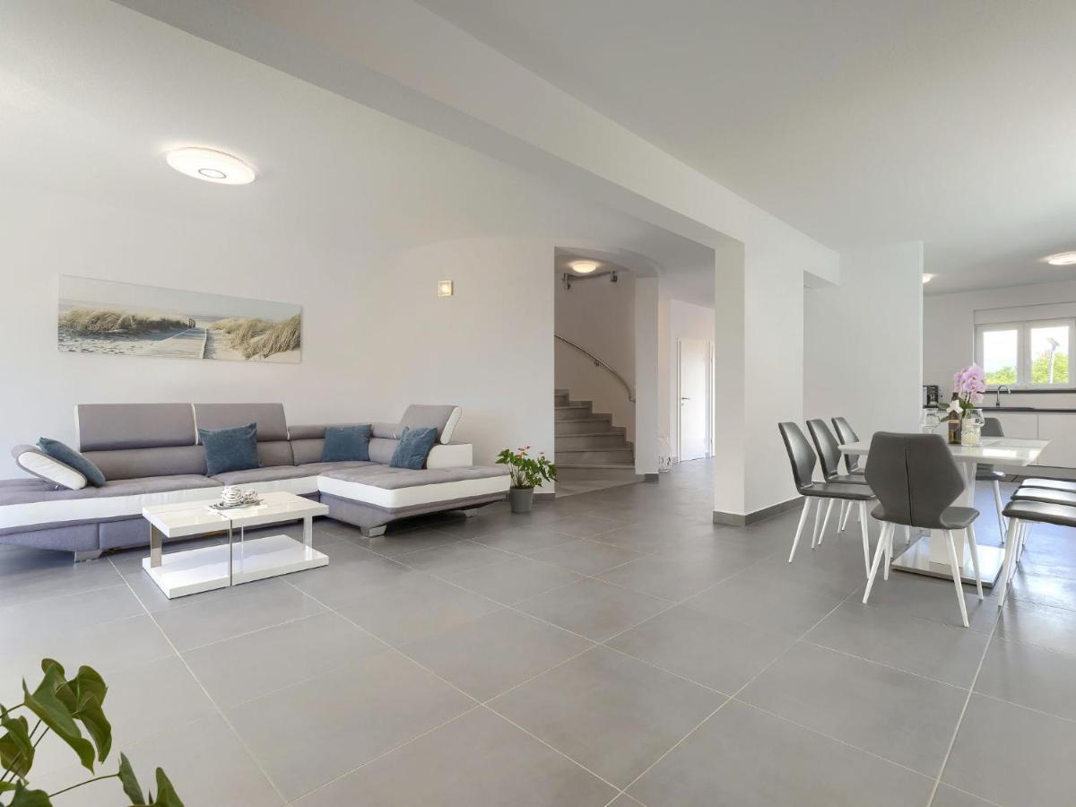 Holiday Home Villa Gocci By Interhome Kmeti Dış mekan fotoğraf
