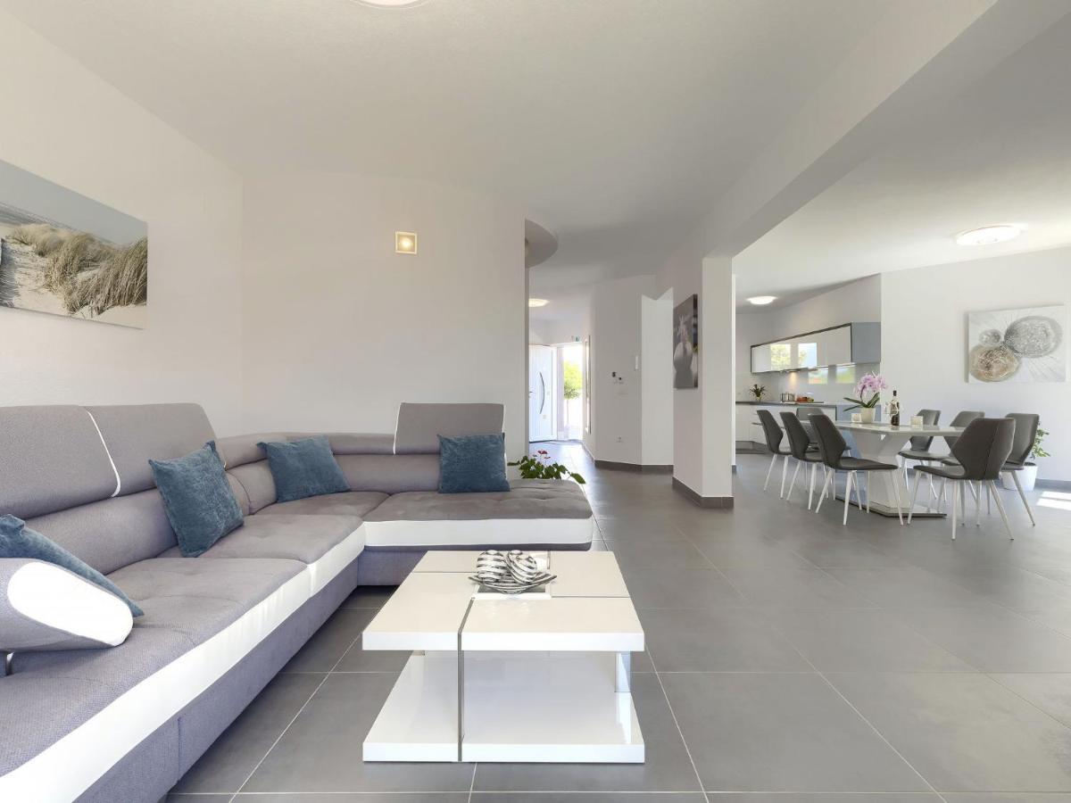 Holiday Home Villa Gocci By Interhome Kmeti Dış mekan fotoğraf